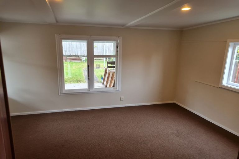 Photo of property in 3 Links Road, New Lynn, Auckland, 0600