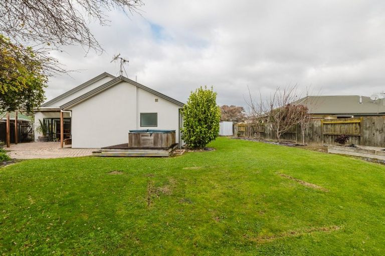 Photo of property in 28 Royal Oak Drive, Kelvin Grove, Palmerston North, 4414