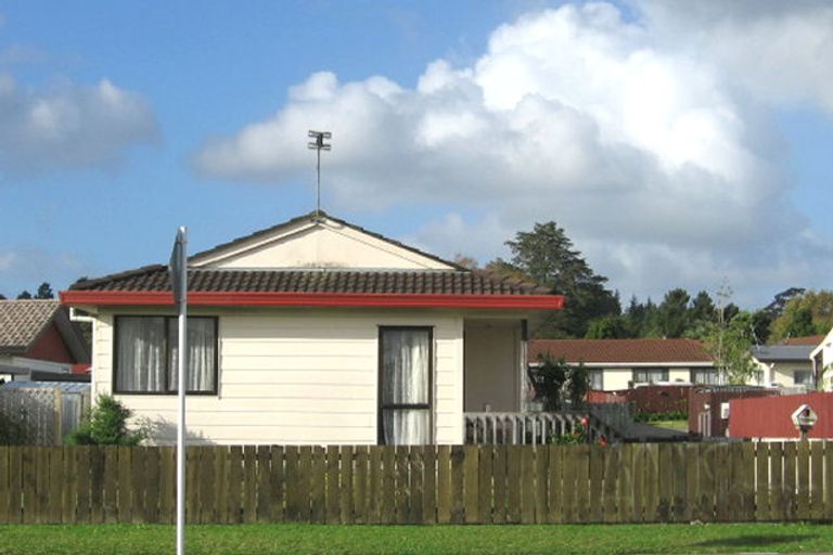 Photo of property in 2/215 Waitemata Drive, Ranui, Auckland, 0612