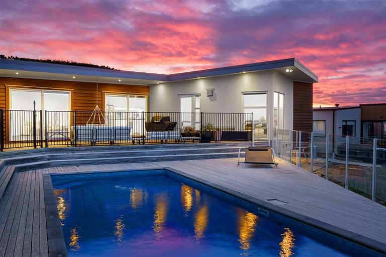 Photo of property in 175 Major Hornbrook Road, Mount Pleasant, Christchurch, 8081