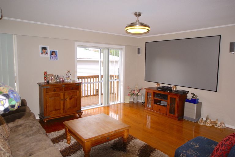 Photo of property in 18 Patts Avenue, Glendene, Auckland, 0602