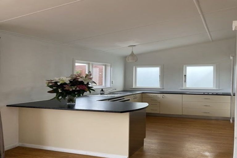 Photo of property in 18 Kent Terrace, Riverhead, 0820