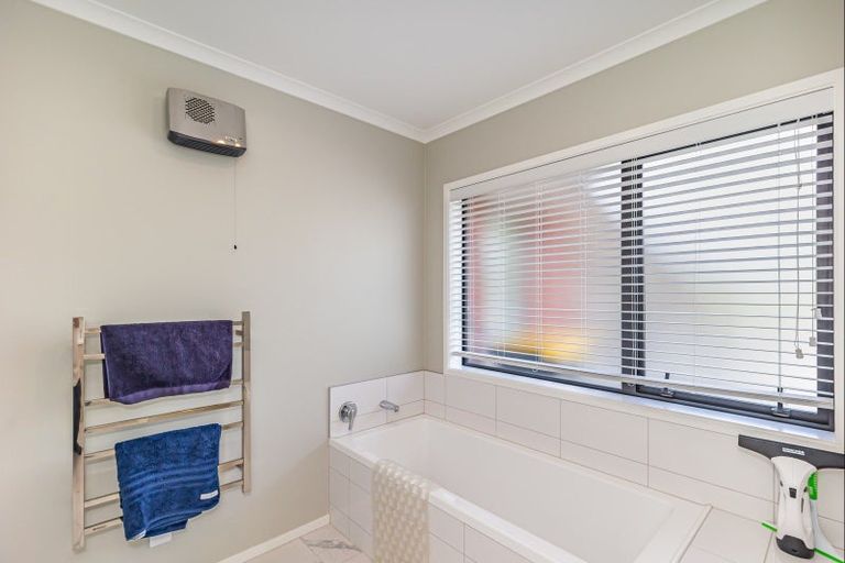 Photo of property in 2 Ivy Lane, Ohau, Levin, 5570