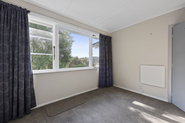Photo of property in 15 Bird Grove, Stokes Valley, Lower Hutt, 5019