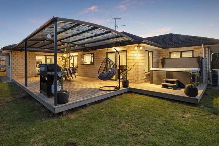 Photo of property in 16 Thomas Moore Place, Pukekohe, 2120