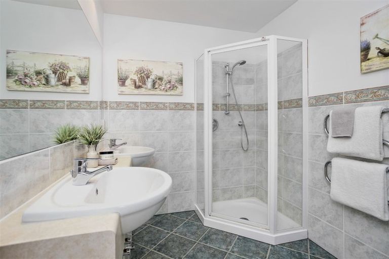 Photo of property in 1i/175 Hurstmere Road, Takapuna, Auckland, 0622