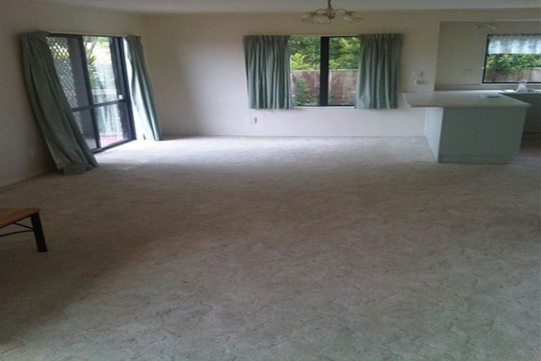 Photo of property in 2/62 Tonar Street, Northcote, Auckland, 0627