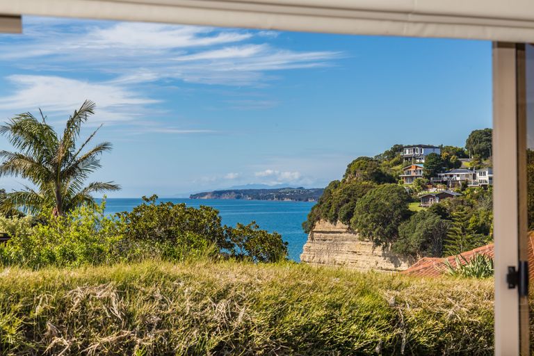 Photo of property in 3 Elgin Place, Red Beach, 0932