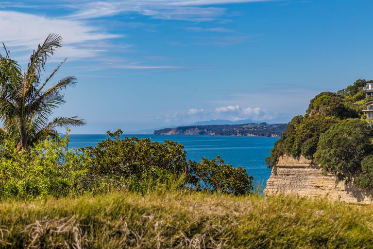 Photo of property in 3 Elgin Place, Red Beach, 0932