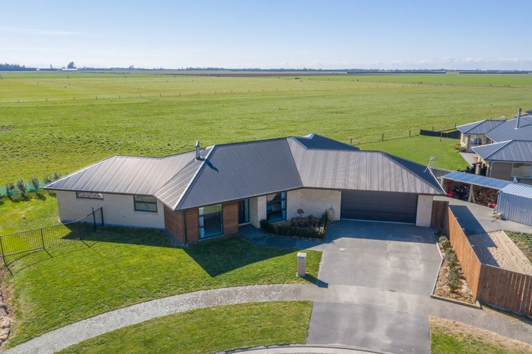 Photo of property in 7 Dundee Close, Darfield, 7510