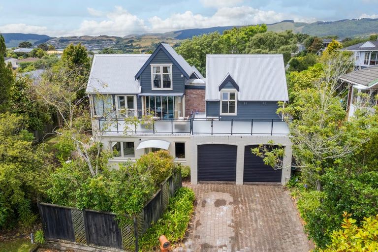 Photo of property in 5 Newnham Court, Tawa, Wellington, 5028