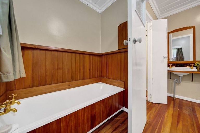 Photo of property in 44 Carrington Street, Lower Vogeltown, New Plymouth, 4310