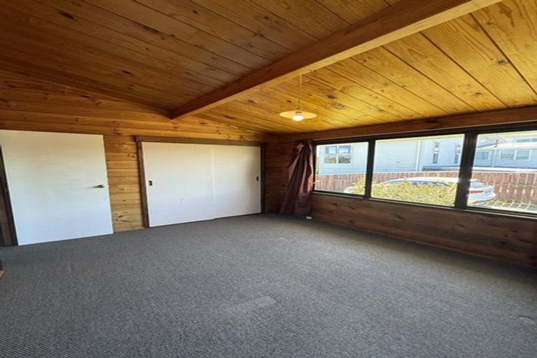 Photo of property in 6 Wisteria Grove, Maungaraki, Lower Hutt, 5010