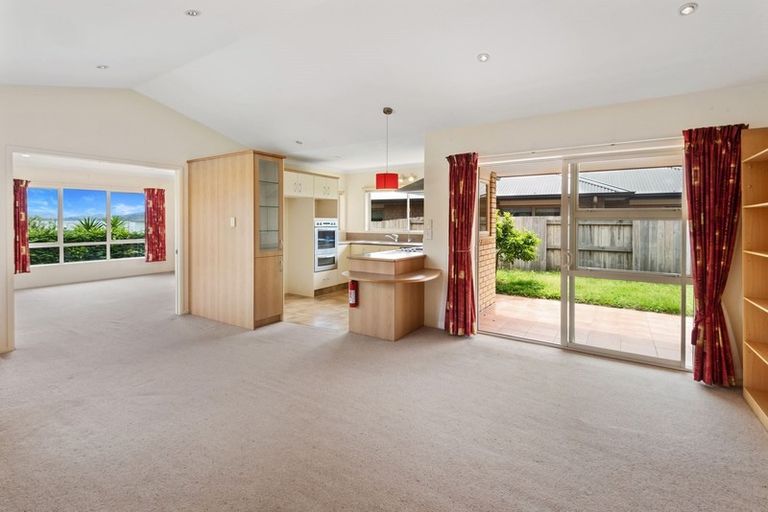 Photo of property in 41 Karoro Road, One Tree Point, 0118