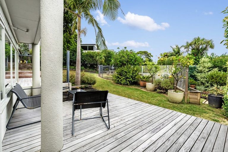 Photo of property in 3/18 Parr Terrace, Castor Bay, Auckland, 0620