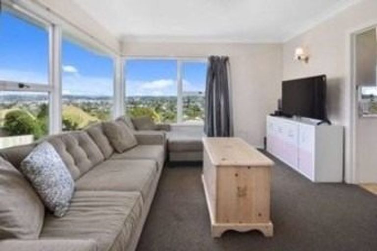 Photo of property in 5/174 East Coast Road, Forrest Hill, Auckland, 0620