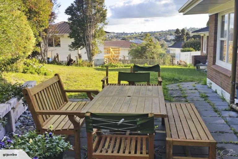 Photo of property in 1/28b Sunnynook Road, Sunnynook, Auckland, 0620