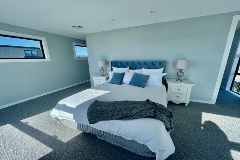 Photo of property in 14 Rotorua Grove, Aotea, Porirua, 5024