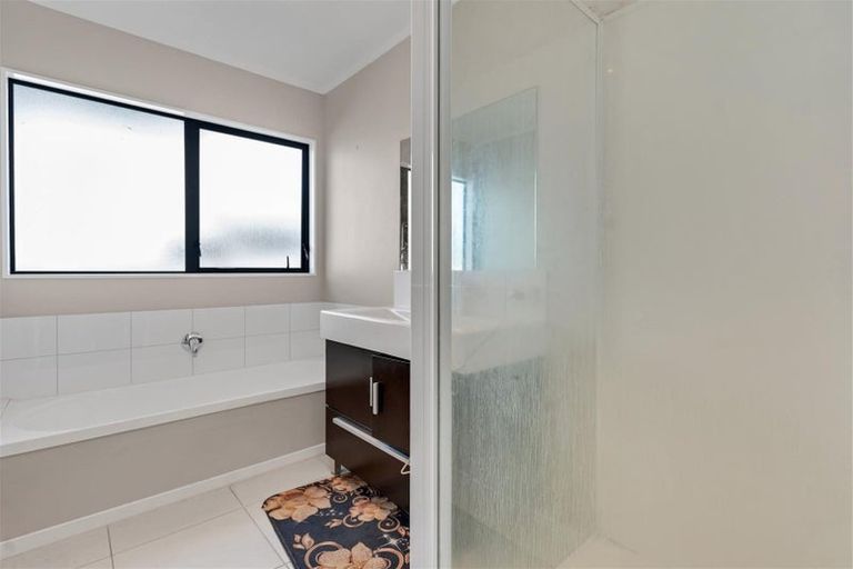 Photo of property in 58a Tironui Road, Takanini, 2112