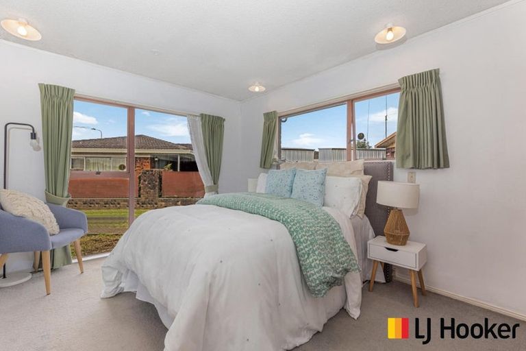 Photo of property in 22b Glengowan Place, Conifer Grove, Takanini, 2112