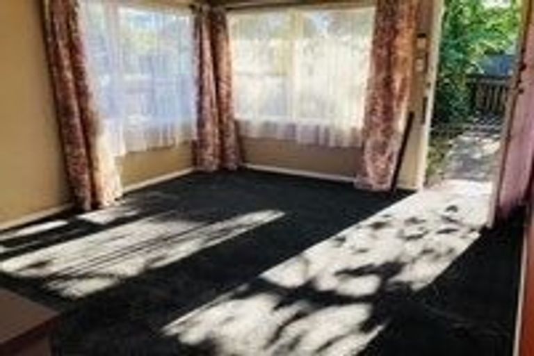 Photo of property in 1/27 Nikau Street, New Lynn, Auckland, 0600