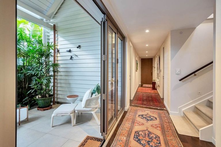 Photo of property in 48 Gladstone Road, Parnell, Auckland, 1052