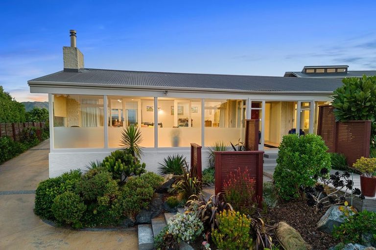 Photo of property in 16 Ara Kuaka, Waikanae Beach, Waikanae, 5036