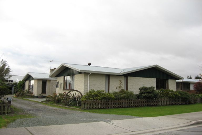 Photo of property in 16 Helensbrook Road, Milton, 9220