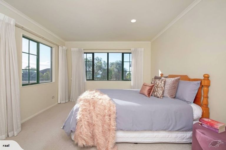 Photo of property in 2 Beach Road, Mellons Bay, Auckland, 2014