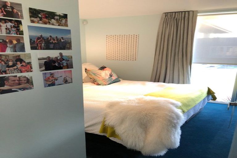 Photo of property in 2a Kiwi Esplanade, Mangere Bridge, Auckland, 2022