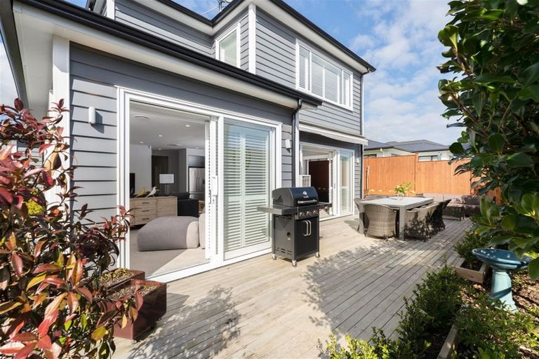 Photo of property in 37 Nobilo Road, Kumeu, 0810