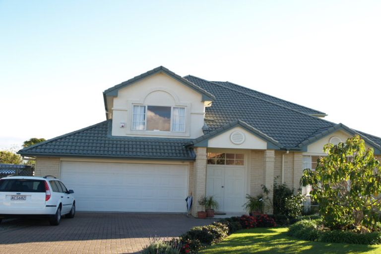 Photo of property in 28 Montecito Place, Golflands, Auckland, 2013