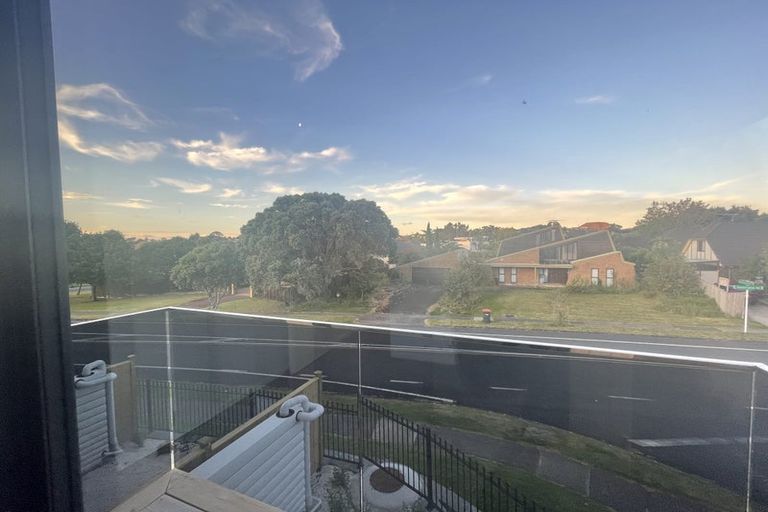 Photo of property in 1/40 Mark Edward Drive, Half Moon Bay, Auckland, 2012