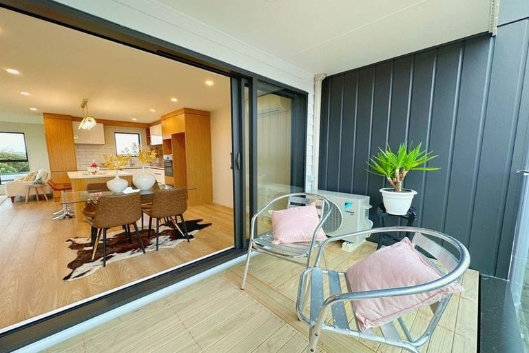 Photo of property in 10f Robert Burke Place, Henderson, Auckland, 0612