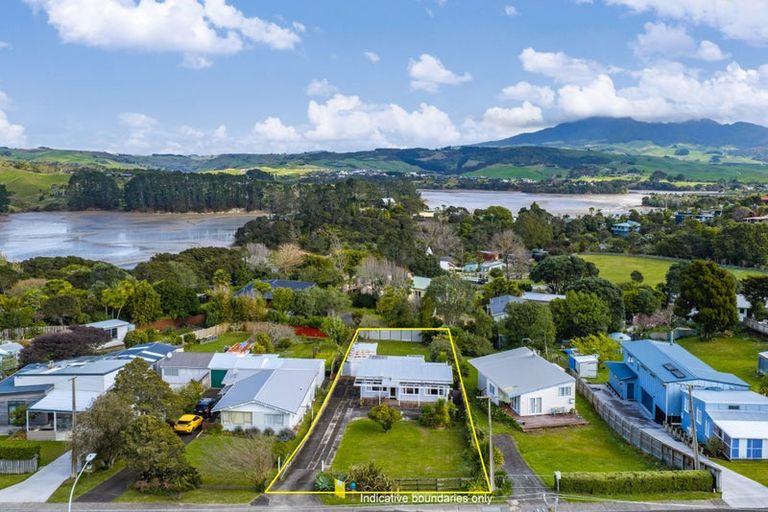 Photo of property in 17 Main Road, Raglan, 3225