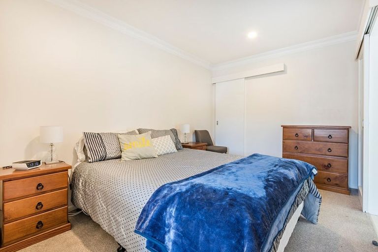 Photo of property in 2 Kopiko Way, Brooklyn, Wellington, 6021