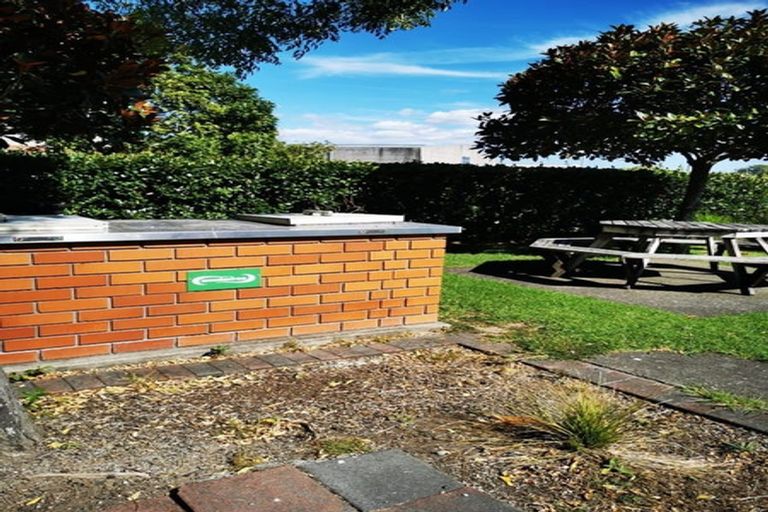 Photo of property in 5n/10 Crown Lynn Place, New Lynn, Auckland, 0600