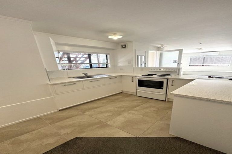 Photo of property in 20 Pahi Place, West Harbour, Auckland, 0618