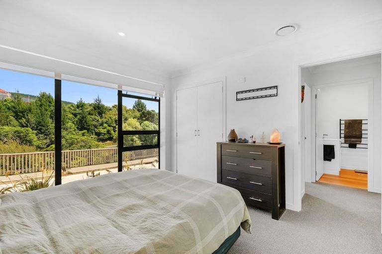 Photo of property in 2 Ara Paripari, Tawa, Wellington, 5028