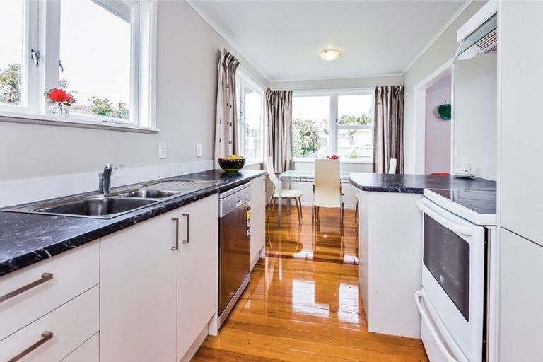 Photo of property in 2 Claridge Street, Glen Eden, Auckland, 0602