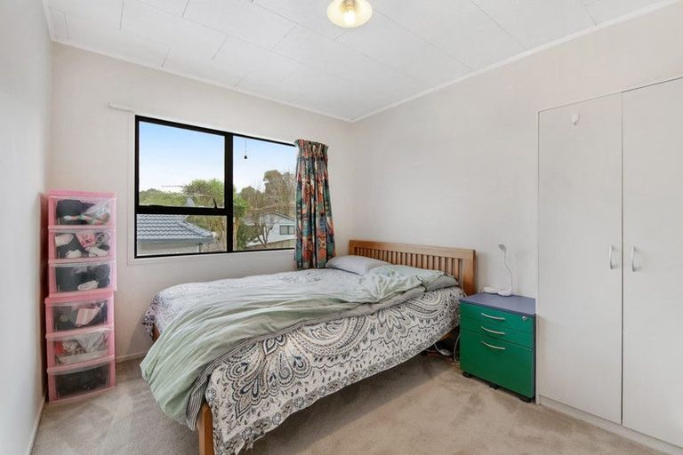 Photo of property in 1/22 Leiden Place, Totara Vale, Auckland, 0629