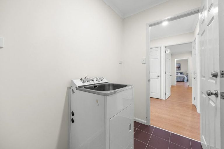 Photo of property in 8 William Woods Court, Flat Bush, Auckland, 2016