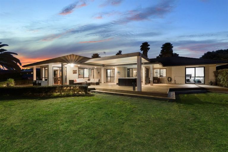 Photo of property in 132 Muriwai Valley Road, Muriwai, Waimauku, 0881