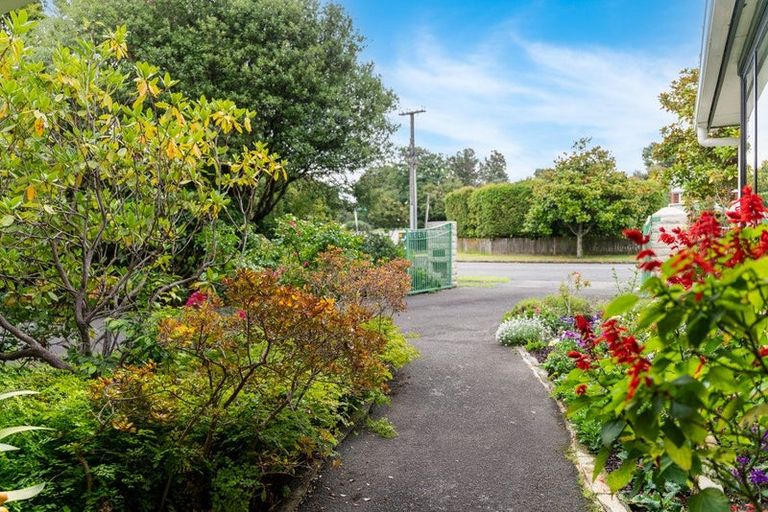 Photo of property in 2 Lavinia Grove, Waikanae Beach, Waikanae, 5036