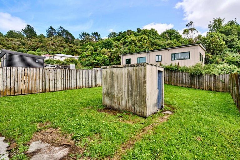 Photo of property in 24-26 Hanson Grove, Stokes Valley, Lower Hutt, 5019