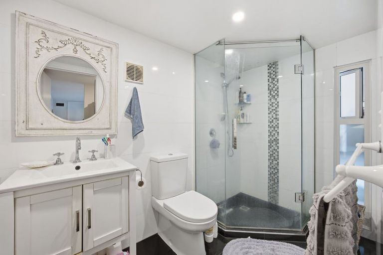 Photo of property in 1/49 Galaxy Drive, Mairangi Bay, Auckland, 0630