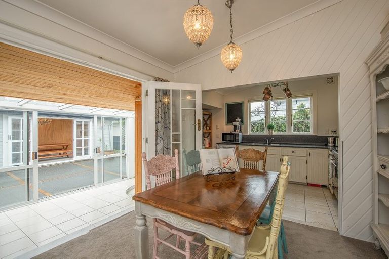 Photo of property in 28 Whites Line West, Woburn, Lower Hutt, 5010