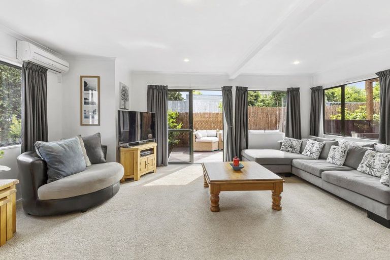 Photo of property in 3/49 Ranui Terrace, Tawa, Wellington, 5028