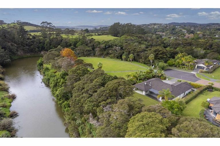 Photo of property in 16 Spinnaker Point, Haruru, 0204