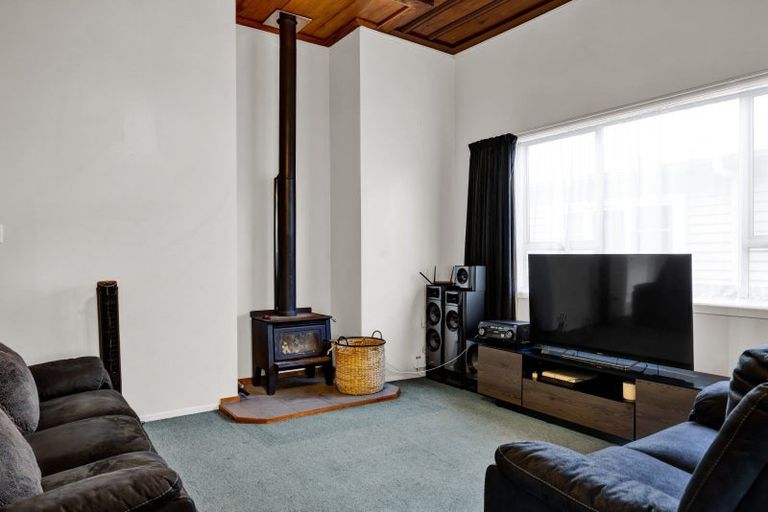 Photo of property in 6 Tawhiti Road, Hawera, 4610